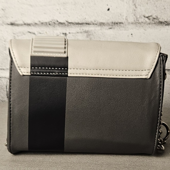 Nintendo NES Console Crossbody Bag Retro Gamer Chain Strap Purse - Picture 4 of 12